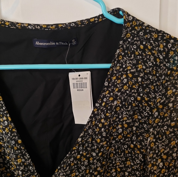 Abercrombie & Fitch Faux Wrap Dress - Picture 4 of 4